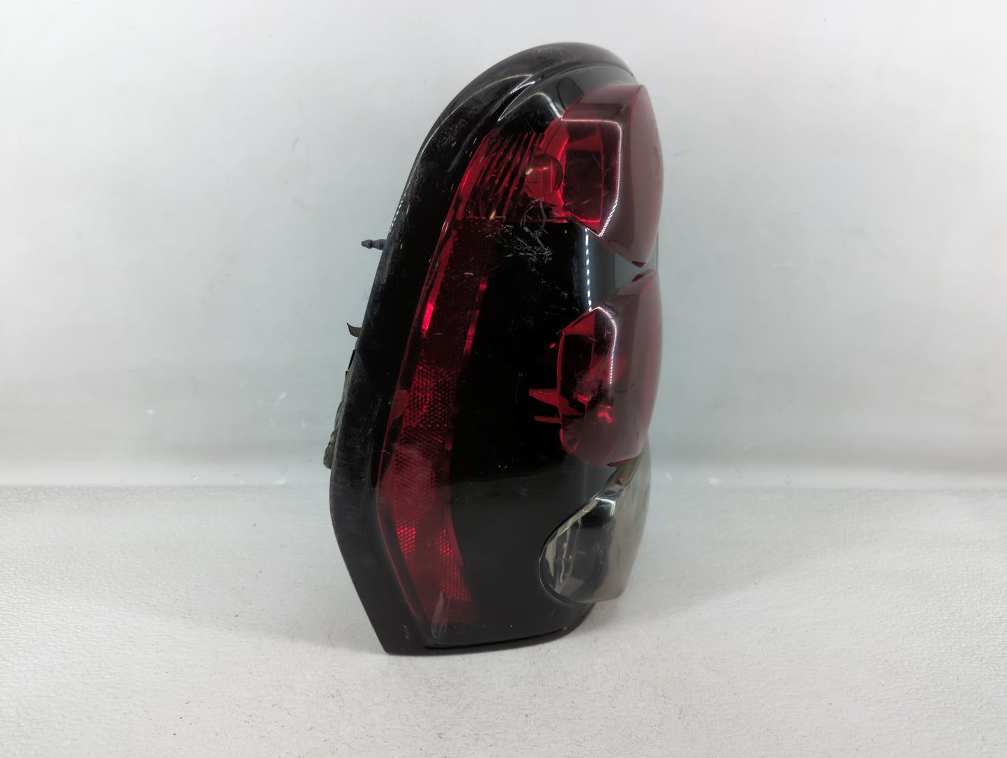2002-2006 Chevrolet Trailblazer Ext Tail Light Assembly Driver Left OEM P/N:16530277 Fits OEM Used Auto Parts - Oemusedautop