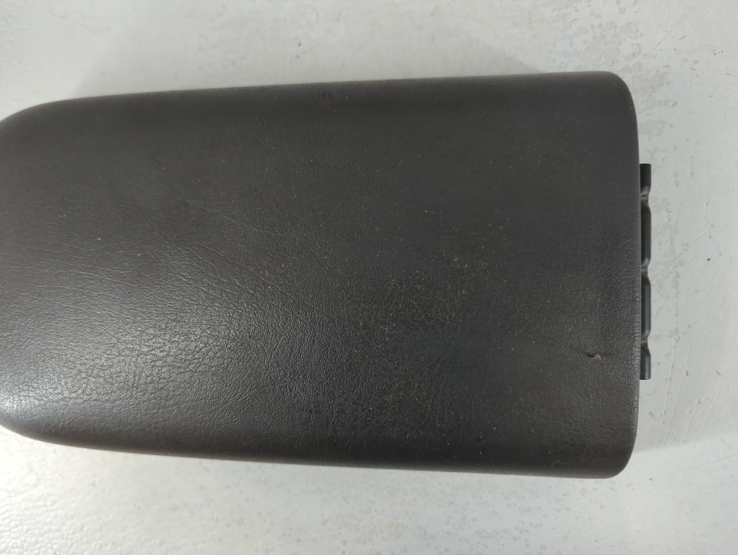 2004 Chevrolet Trailblazer Ext Center Console Armrest Cover Lid Fits OEM Used Auto Parts - Oemusedautoparts1.com