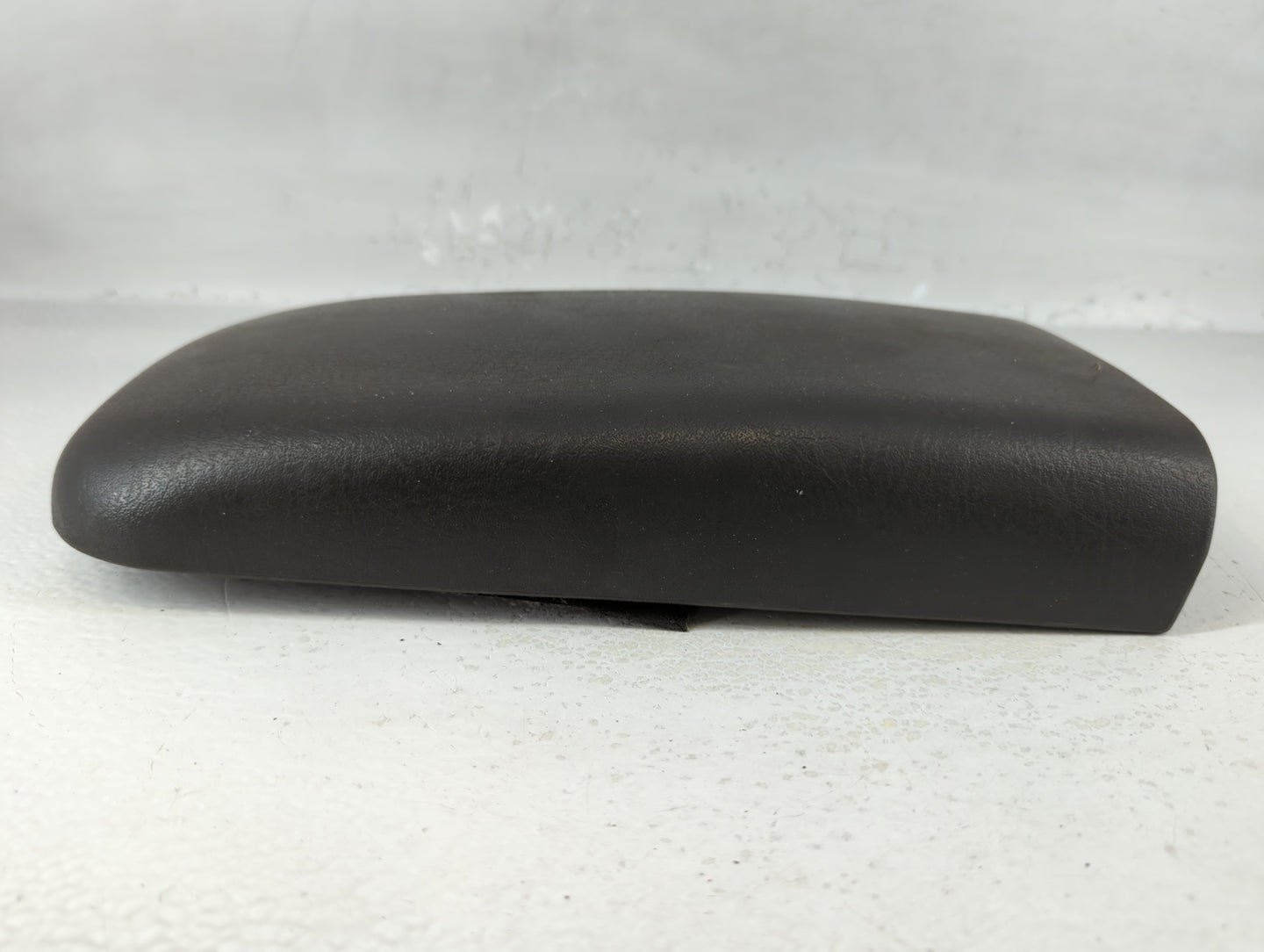 2004 Chevrolet Trailblazer Ext Center Console Armrest Cover Lid Fits OEM Used Auto Parts - Oemusedautoparts1.com