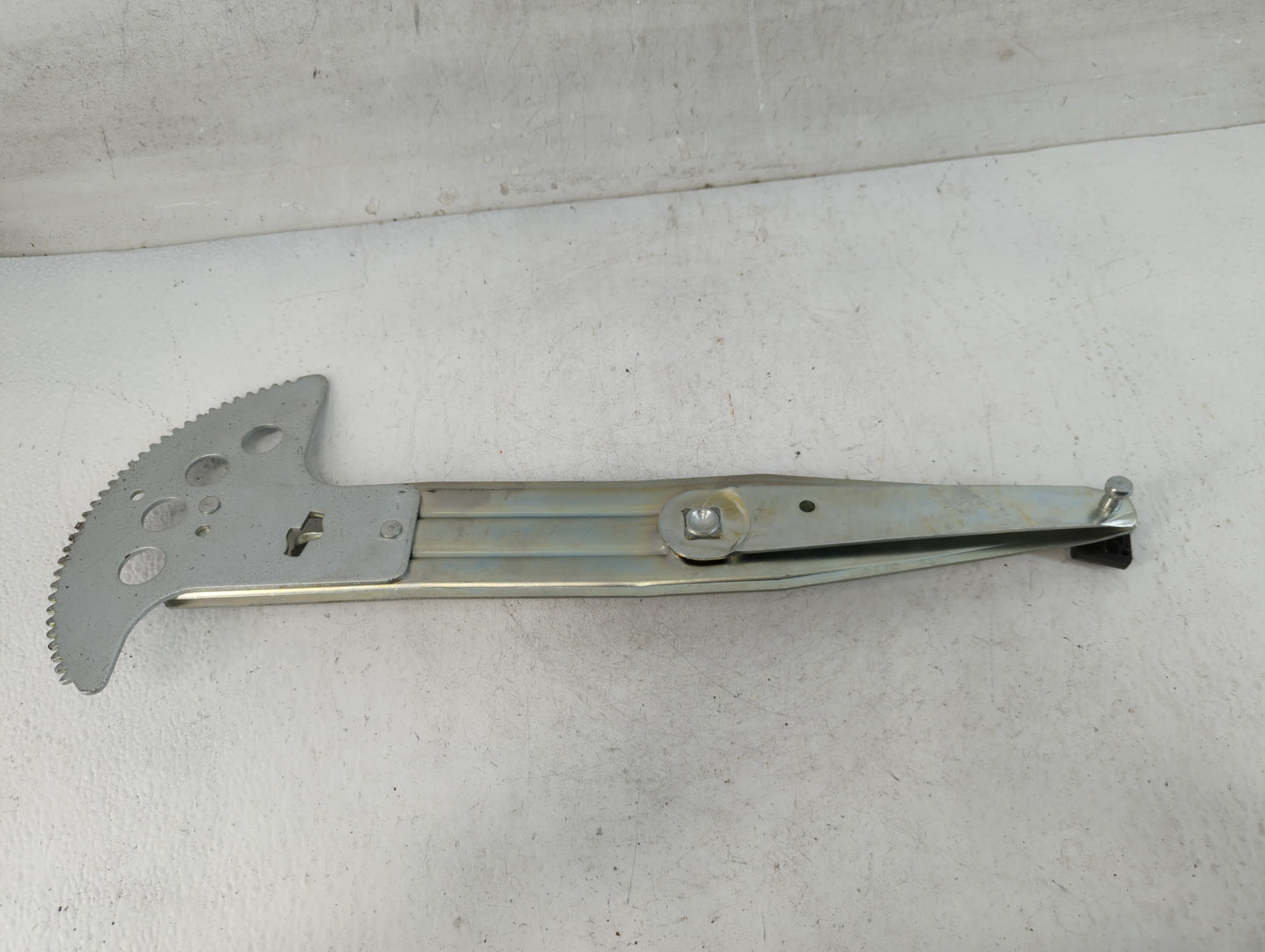 2004-2005 Chevrolet Venture Window Regulator Passenger Front - Oemusedautoparts1.com