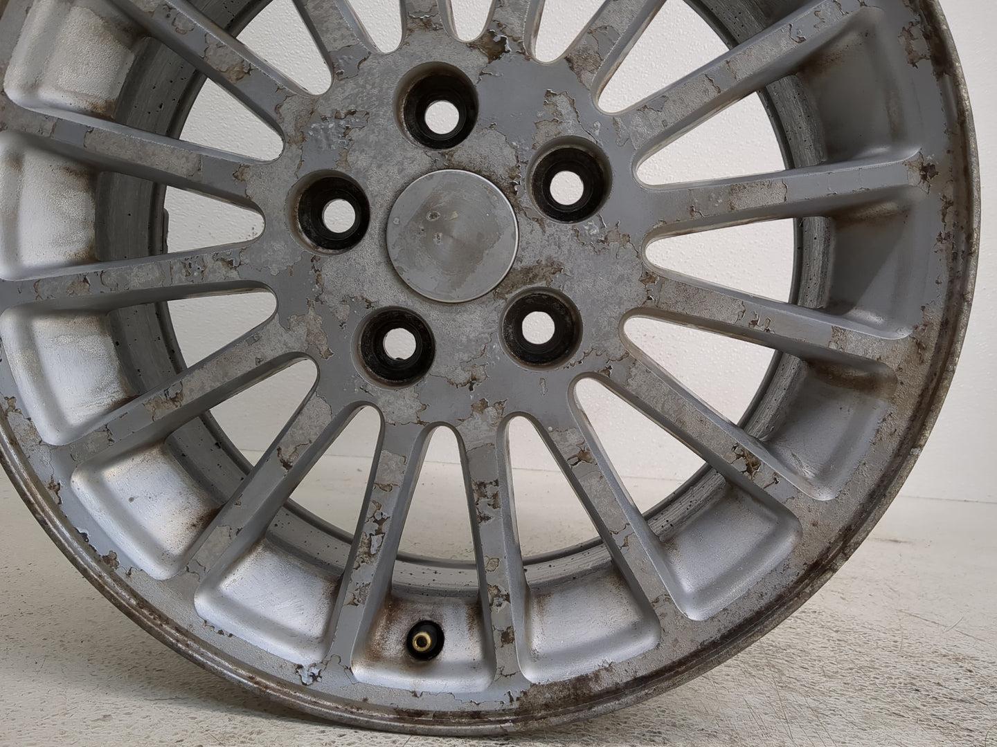 2002-2004 Chrysler Concorde Oem Wheel Rim - Oemusedautoparts1.com