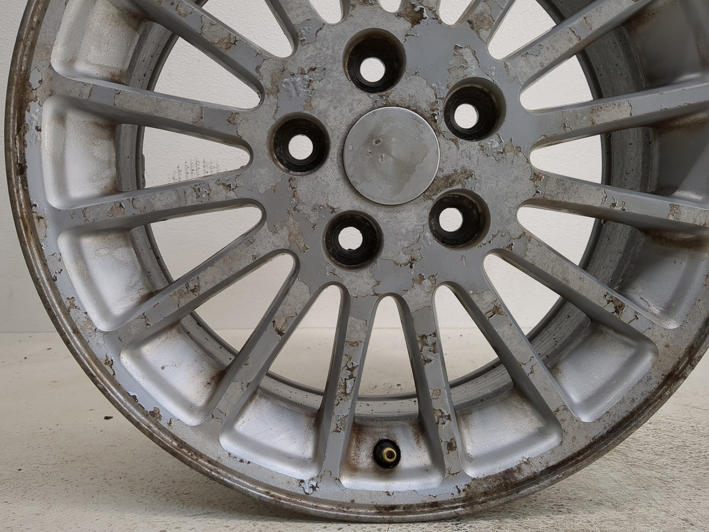 2002-2004 Chrysler Concorde Oem Wheel Rim - Oemusedautoparts1.com