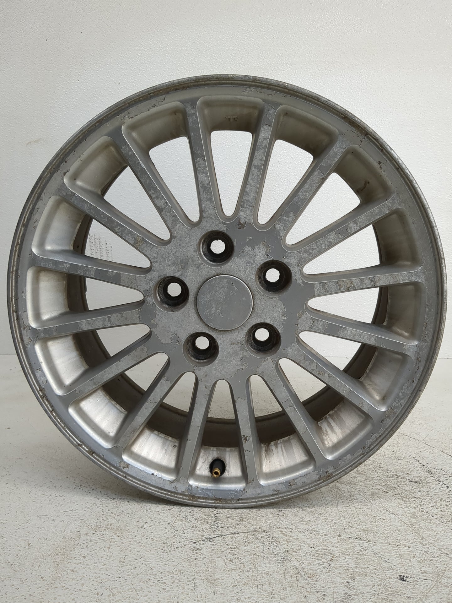 2002-2004 Chrysler Concorde Oem Wheel Rim 1223130 - Oemusedautoparts1.com