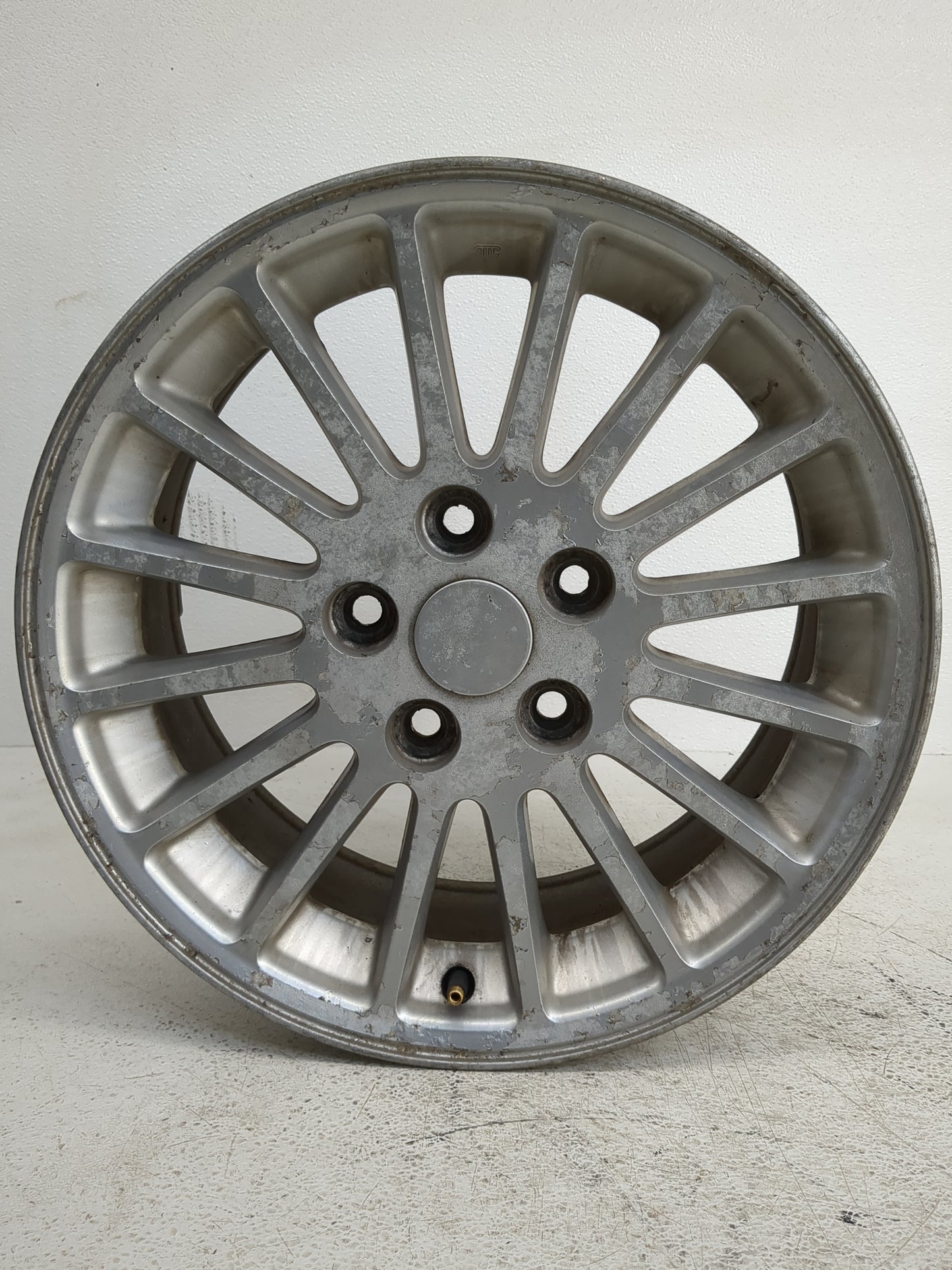 2002-2004 Chrysler Concorde Oem Wheel Rim 1223130 - Oemusedautoparts1.com