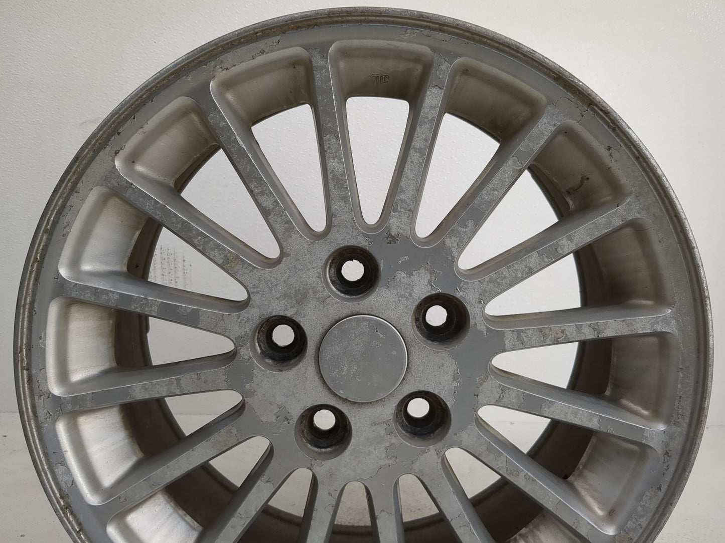 2002-2004 Chrysler Concorde Oem Wheel Rim 1223130 - Oemusedautoparts1.com