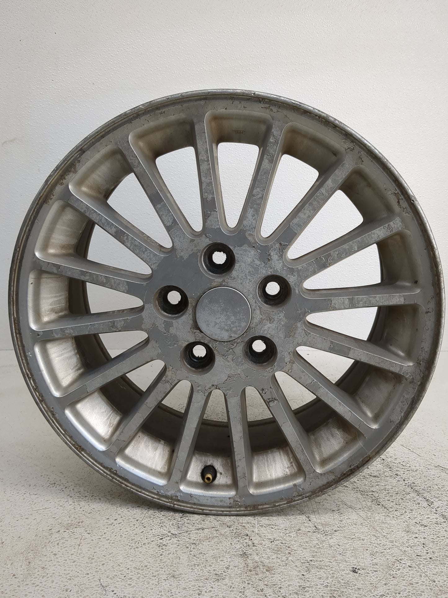 2002-2004 Chrysler Concorde Oem Wheel Rim - Oemusedautoparts1.com