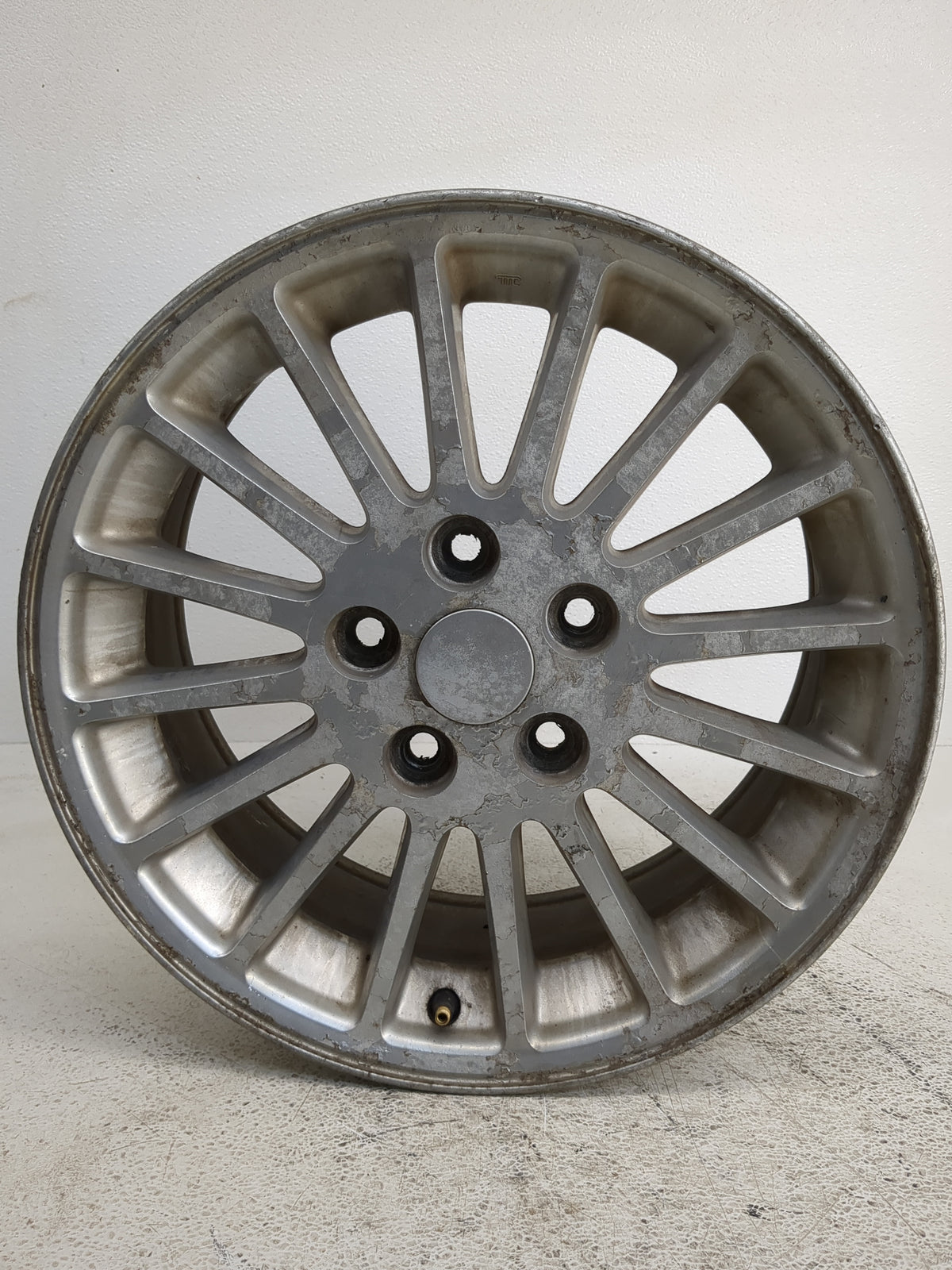 2002-2004 Chrysler Concorde Oem Wheel Rim 1223131 - Oemusedautoparts1.com