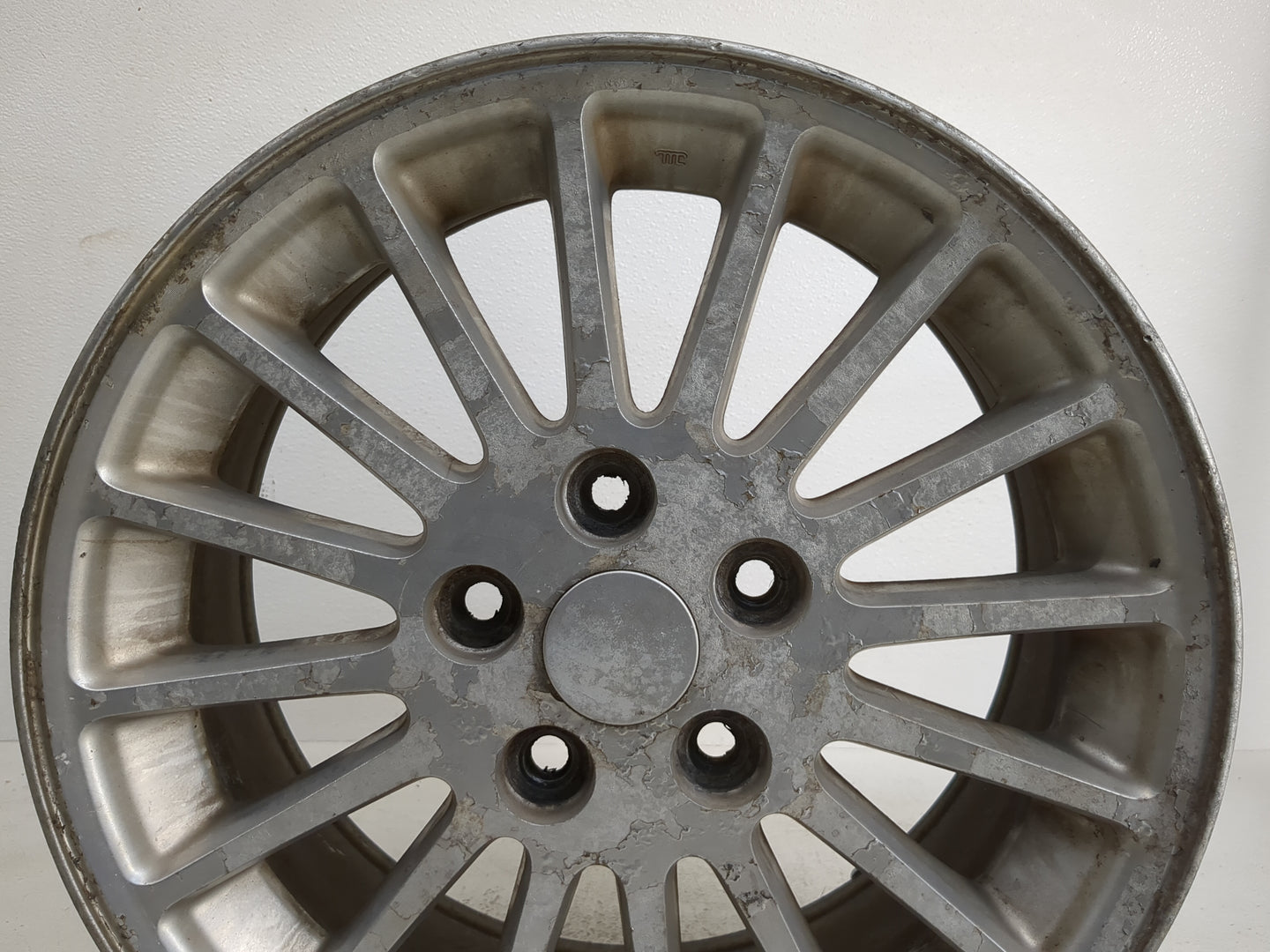 2002-2004 Chrysler Concorde Oem Wheel Rim - Oemusedautoparts1.com