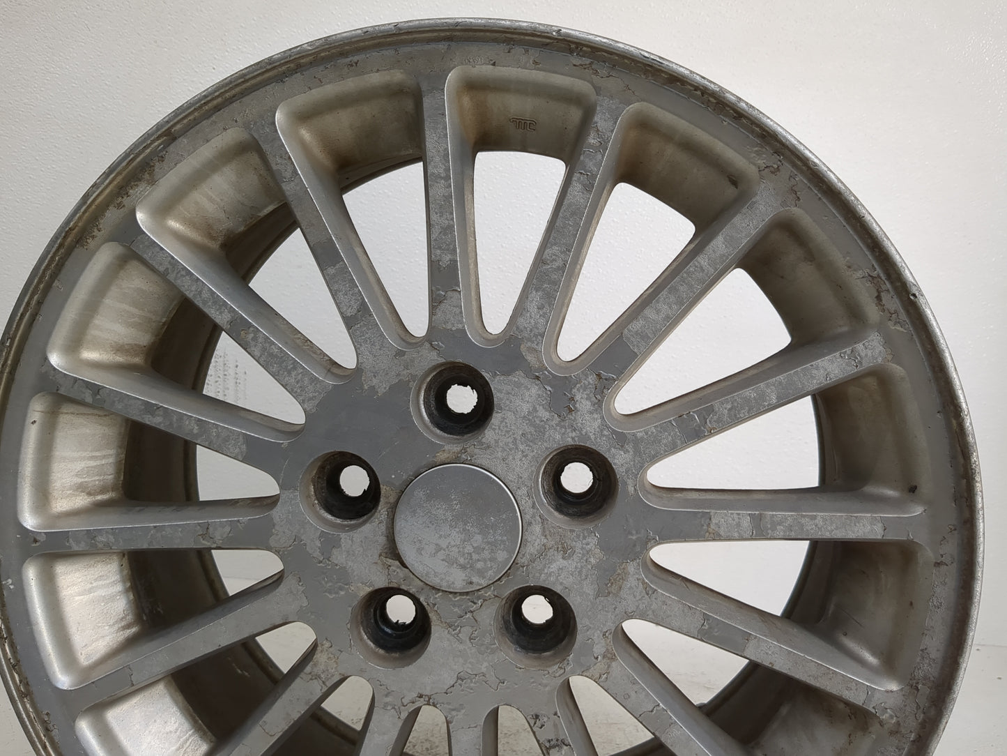2002-2004 Chrysler Concorde Oem Wheel Rim - Oemusedautoparts1.com