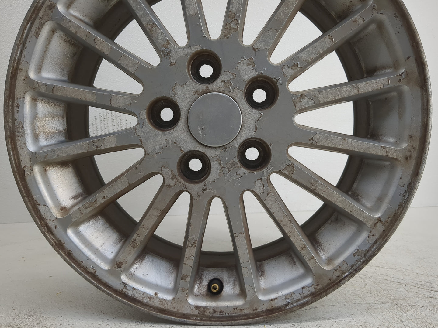 2002-2004 Chrysler Concorde Oem Wheel Rim 1223132 - Oemusedautoparts1.com