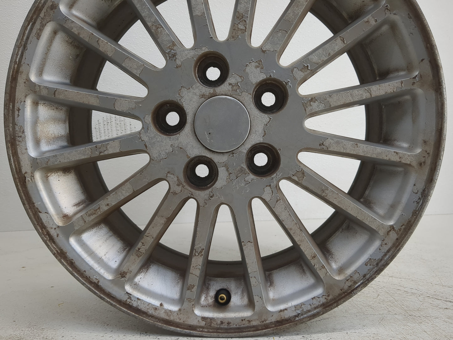 2002-2004 Chrysler Concorde Oem Wheel Rim 1223132 - Oemusedautoparts1.com