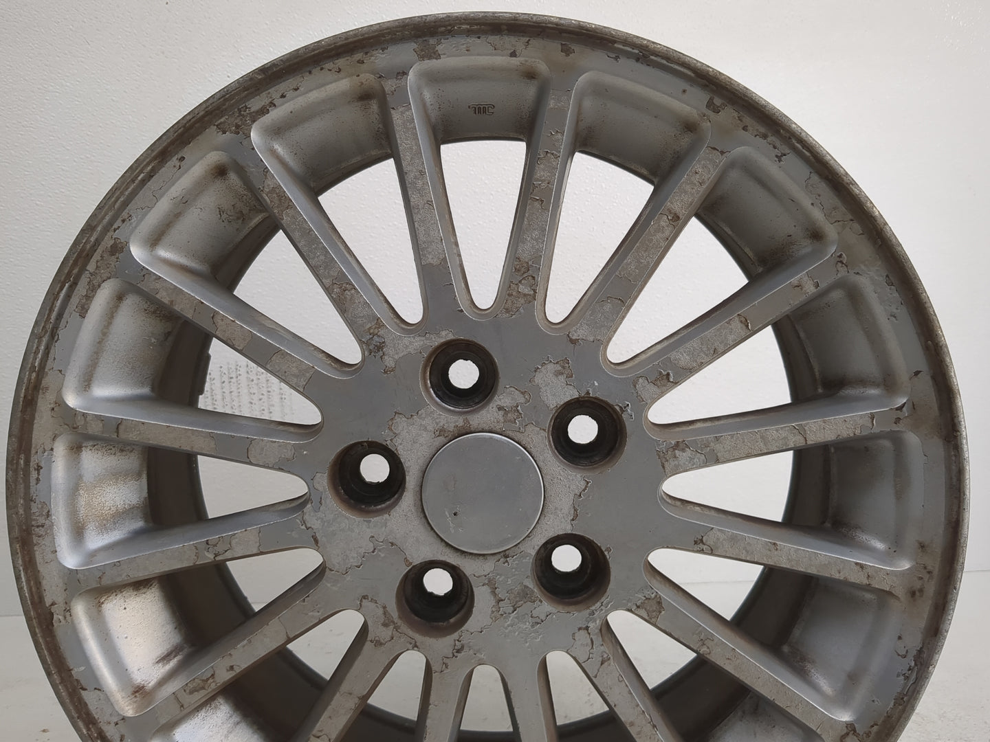2002-2004 Chrysler Concorde Oem Wheel Rim 1223132 - Oemusedautoparts1.com