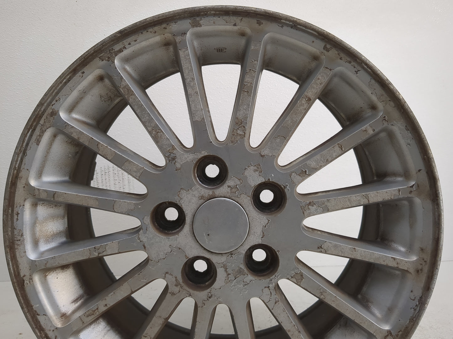 2002-2004 Chrysler Concorde Oem Wheel Rim 1223132 - Oemusedautoparts1.com