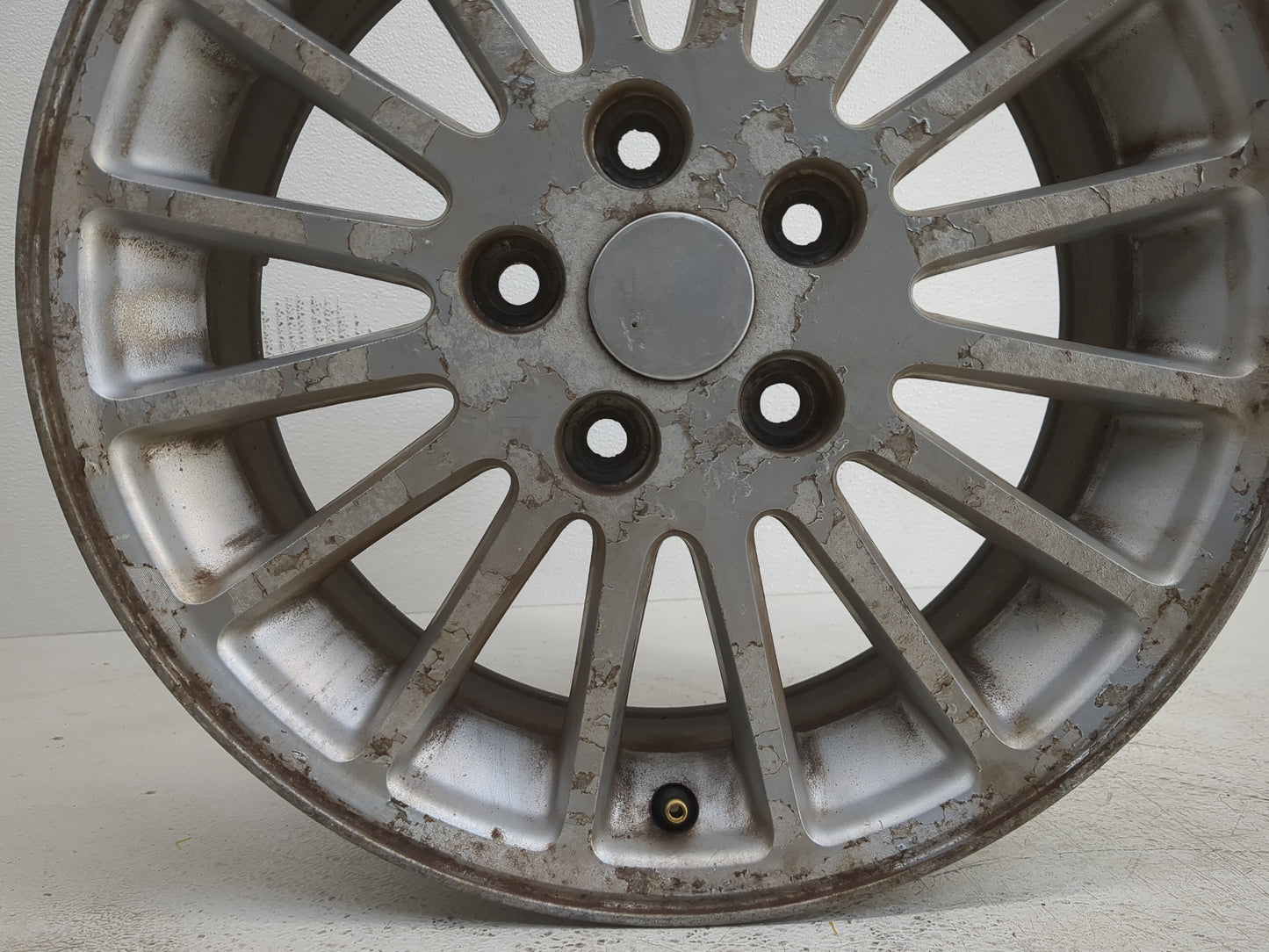 2002-2004 Chrysler Concorde Oem Wheel Rim 1223132 - Oemusedautoparts1.com