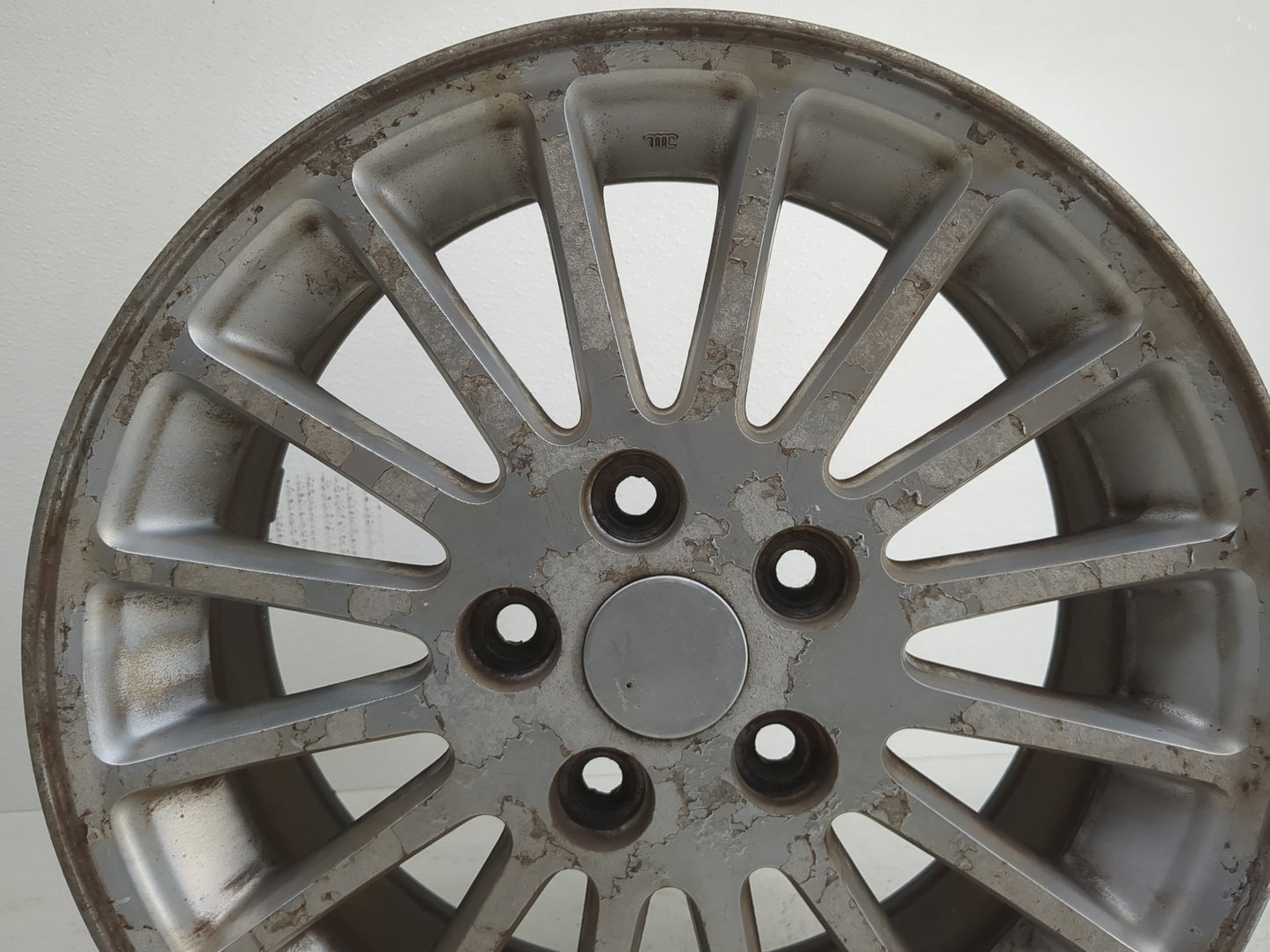 2002-2004 Chrysler Concorde Oem Wheel Rim 1223132 - Oemusedautoparts1.com