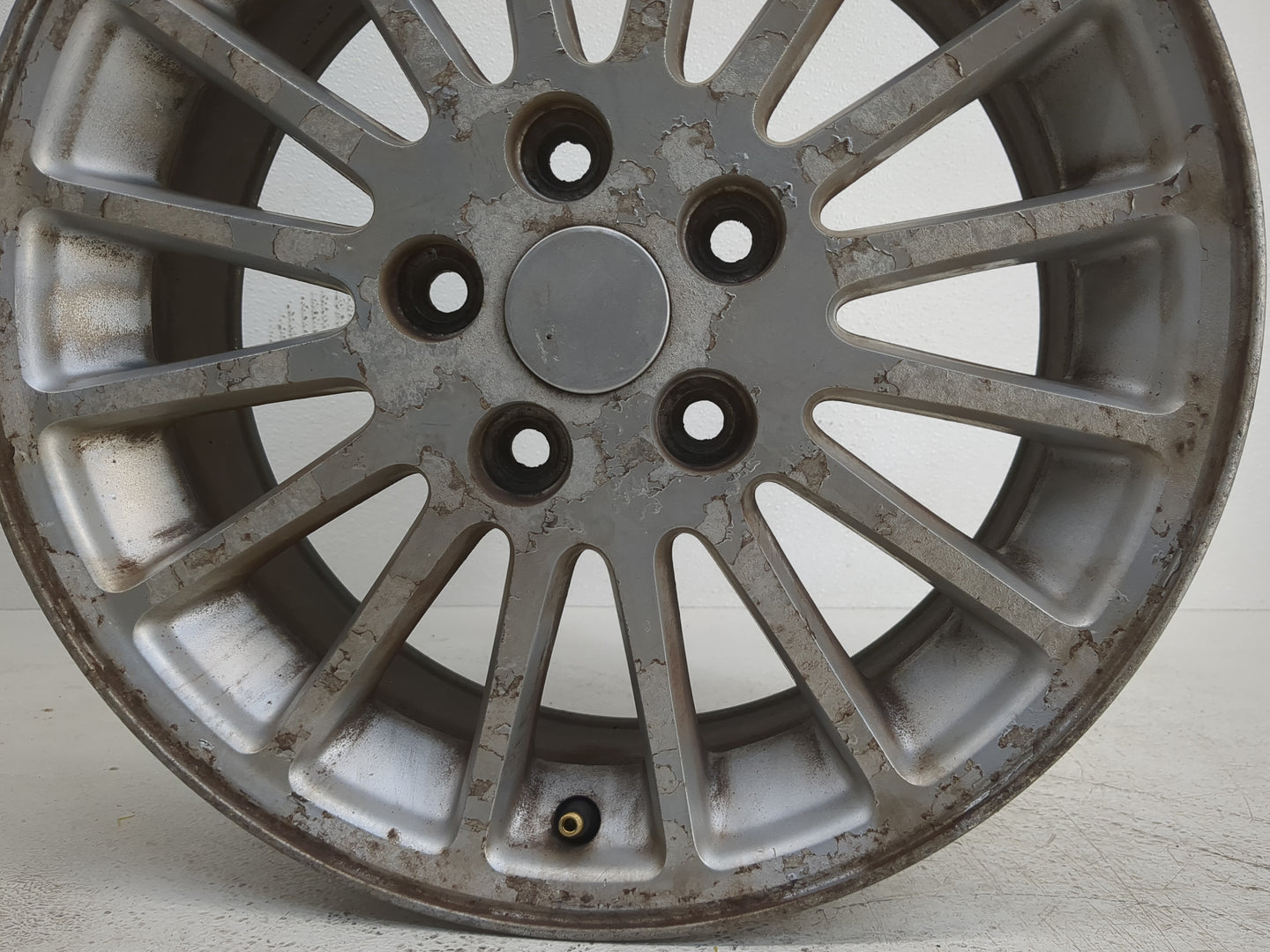 2002-2004 Chrysler Concorde Oem Wheel Rim 1223132 - Oemusedautoparts1.com
