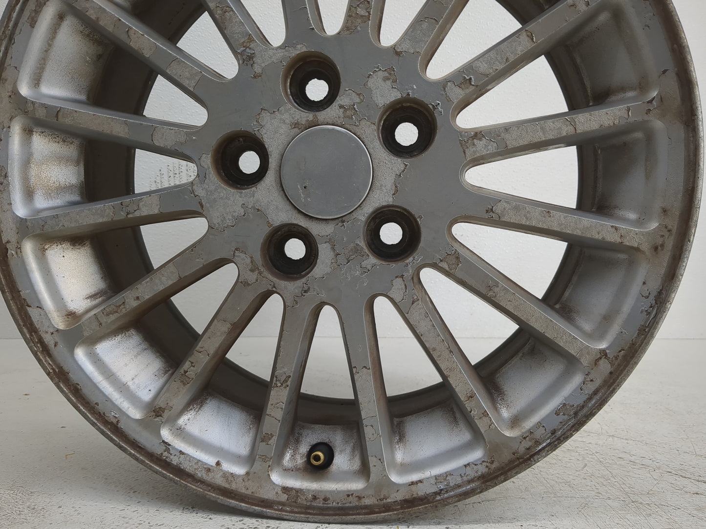 2002-2004 Chrysler Concorde Oem Wheel Rim 1223132 - Oemusedautoparts1.com