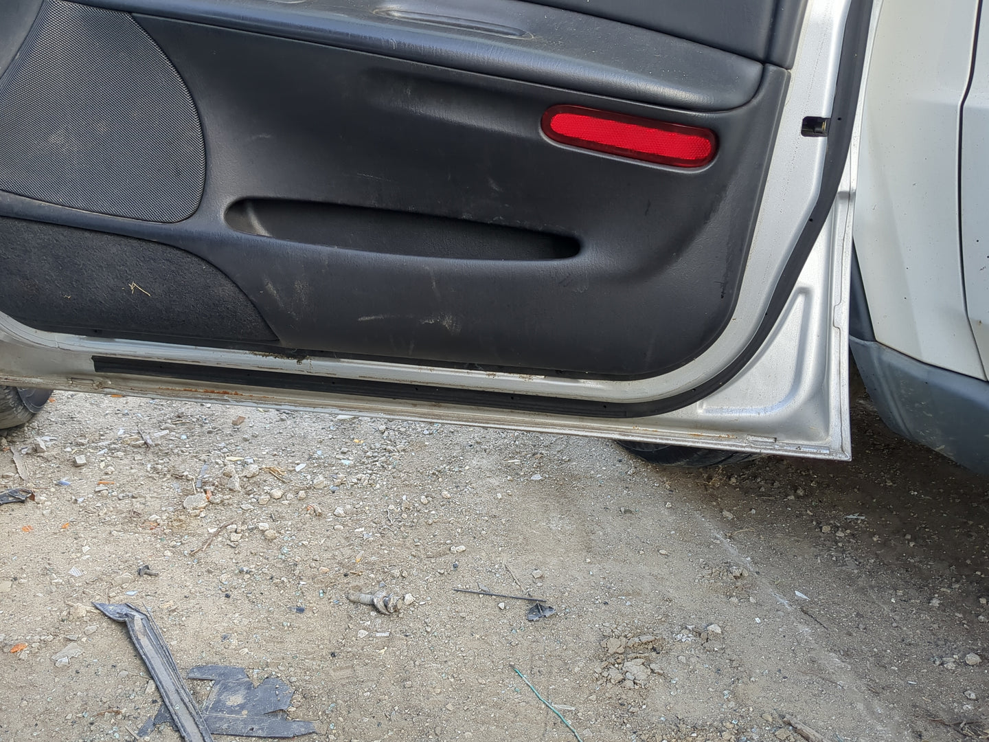 1998-2004 Chrysler Concorde Passenger Front Door Oem - Oemusedautoparts1.com