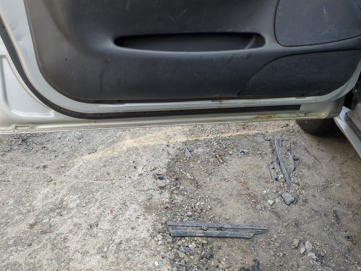 1998-2004 Chrysler Concorde Driver Front Door Oem - Oemusedautoparts1.com
