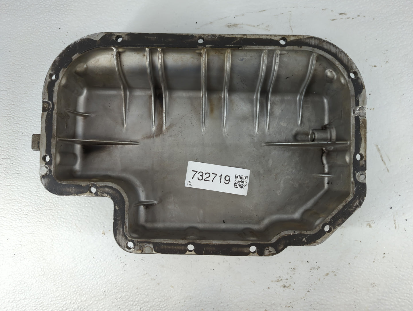 2004-2008 Chrysler Crossfire Engine Oil Pan P/N:A 112 014 06 03 Fits Fits 2004 2005 2006 2007 2008 OEM Used Auto Parts - Oem