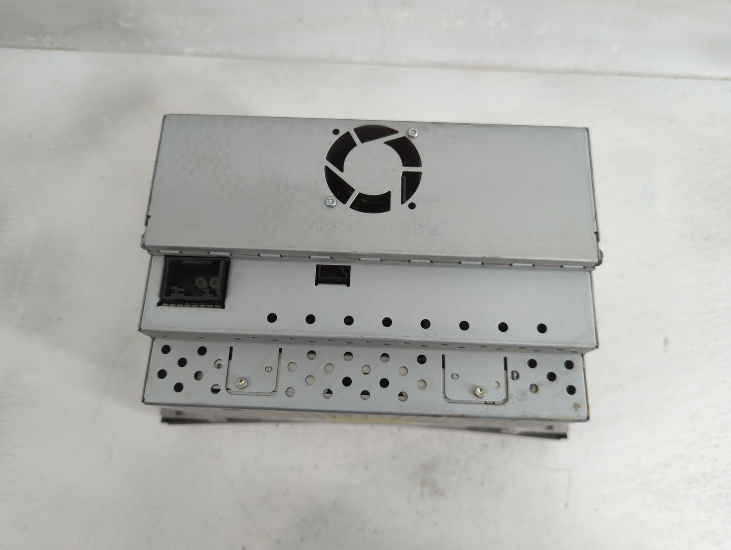2004 Chrysler E Class Radio AM FM Cd Player Receiver Replacement Fits OEM Used Auto Parts - Oemusedautoparts1.com