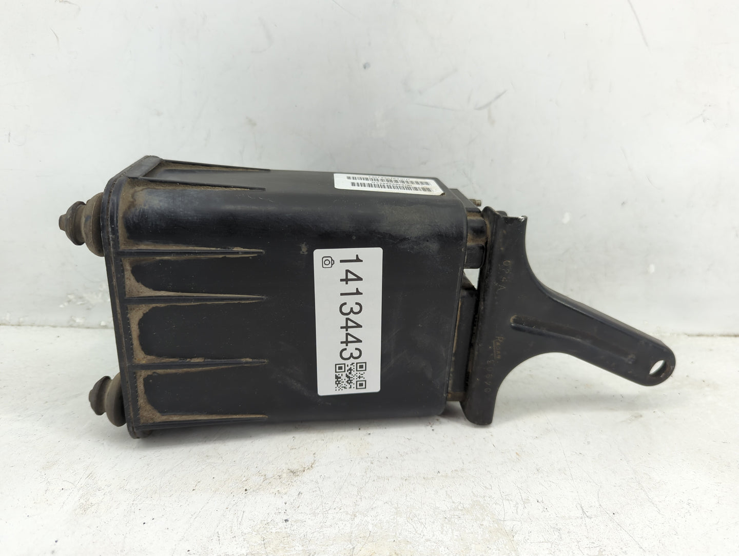 2004 Chrysler Neon Fuel Vapor Charcoal Canister - Oemusedautoparts1.com