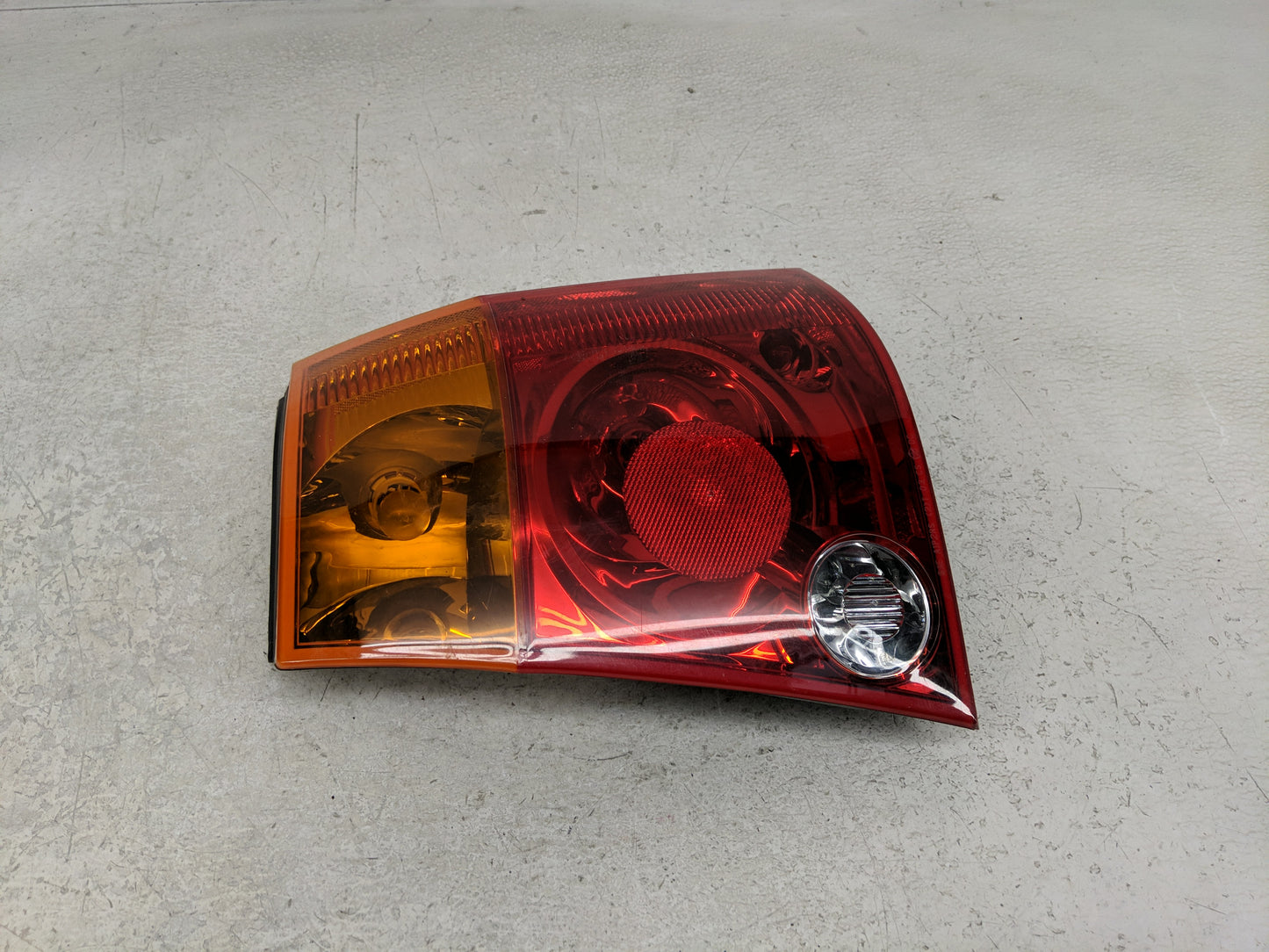 2004 Chrysler Pacifica Tail Light Assembly Passenger Right OEM Fits OEM Used Auto Parts - Oemusedautoparts1.com