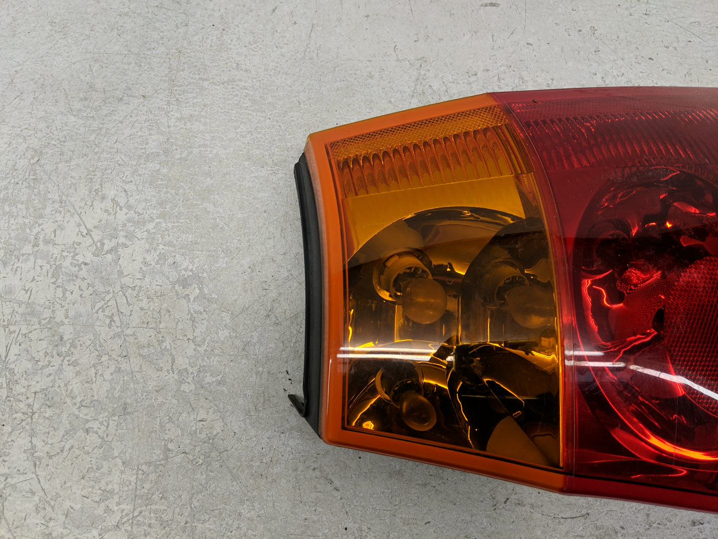 2004 Chrysler Pacifica Tail Light Assembly Passenger Right OEM Fits OEM Used Auto Parts - Oemusedautoparts1.com