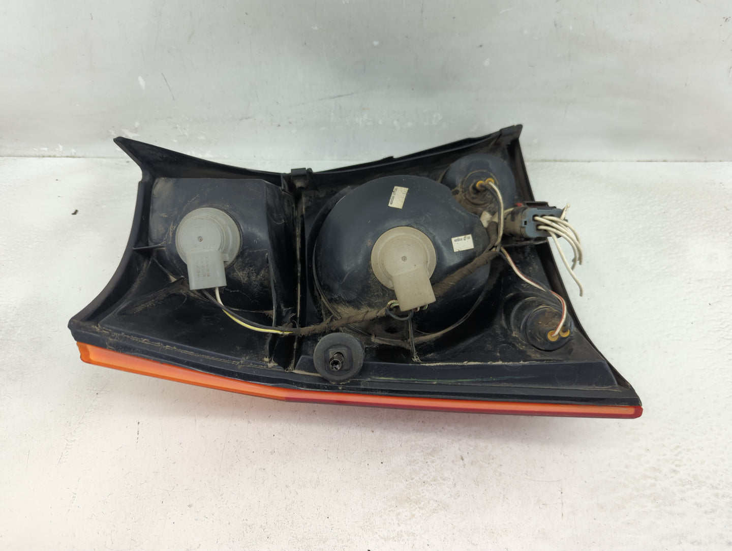 2004 Chrysler Pacifica Tail Light Assembly Passenger Right OEM Fits OEM Used Auto Parts - Oemusedautoparts1.com
