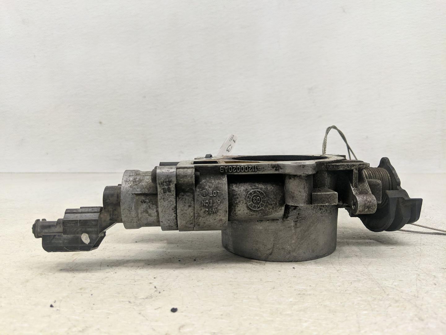 2004 Chrysler Pacifica Throttle Body P/N:04861570AD Fits OEM Used Auto Parts - Oemusedautoparts1.com
