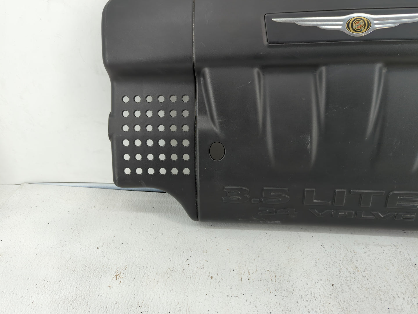 2004 Chrysler Pacifica Engine Cover Black - Oemusedautoparts1.com