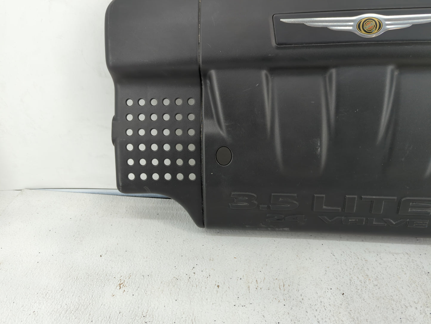 2004 Chrysler Pacifica Engine Cover Black - Oemusedautoparts1.com