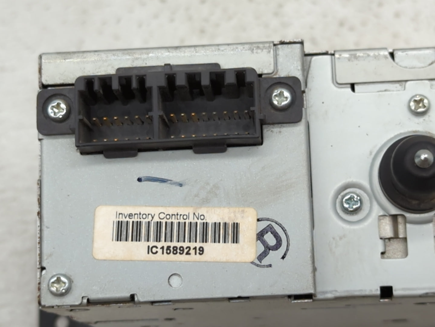 2004-2008 Chrysler Pacifica Information Display Screen - Oemusedautoparts1.com