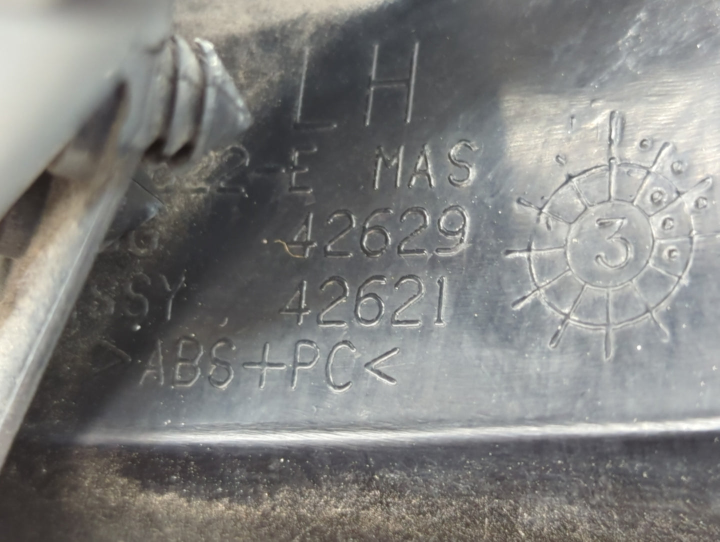 2004 Chrysler Pacifica Tail Light Assembly Driver Left OEM P/N:04857587AC Fits OEM Used Auto Parts - Oemusedautoparts1.com