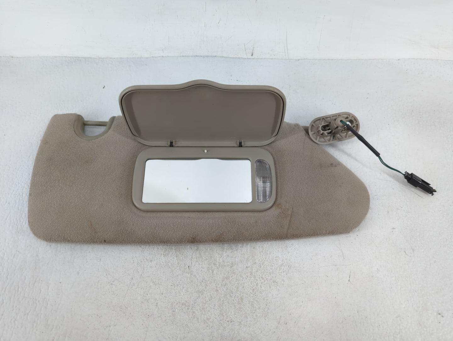 2004-2006 Chrysler Pacifica Sun Visor Shade Replacement Passenger Right Mirror Fits Fits 2004 2005 2006 OEM Used Auto Parts 