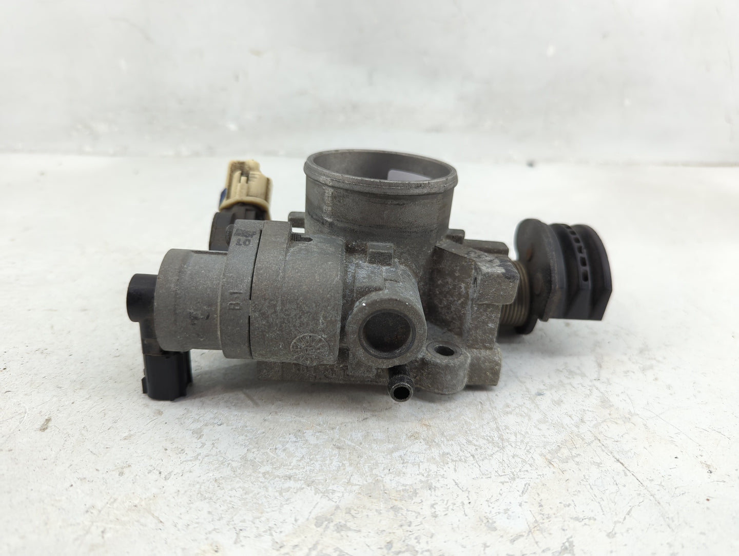 2004-2009 Chrysler Pt Cruiser Throttle Body P/N:04091440AB Fits Fits 2004 2005 2006 2007 2008 2009 OEM Used Auto Parts - Oem