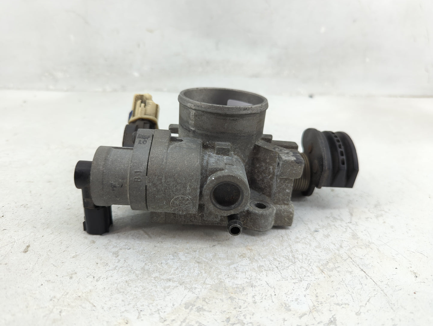 2004-2009 Chrysler Pt Cruiser Throttle Body P/N:04091440AB Fits Fits 2004 2005 2006 2007 2008 2009 OEM Used Auto Parts - Oem