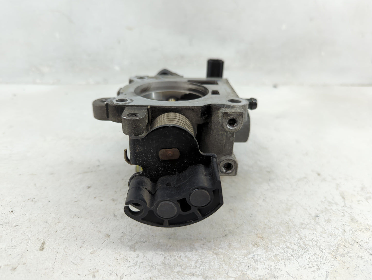 2004-2009 Chrysler Pt Cruiser Throttle Body P/N:04091440AB Fits Fits 2004 2005 2006 2007 2008 2009 OEM Used Auto Parts - Oem