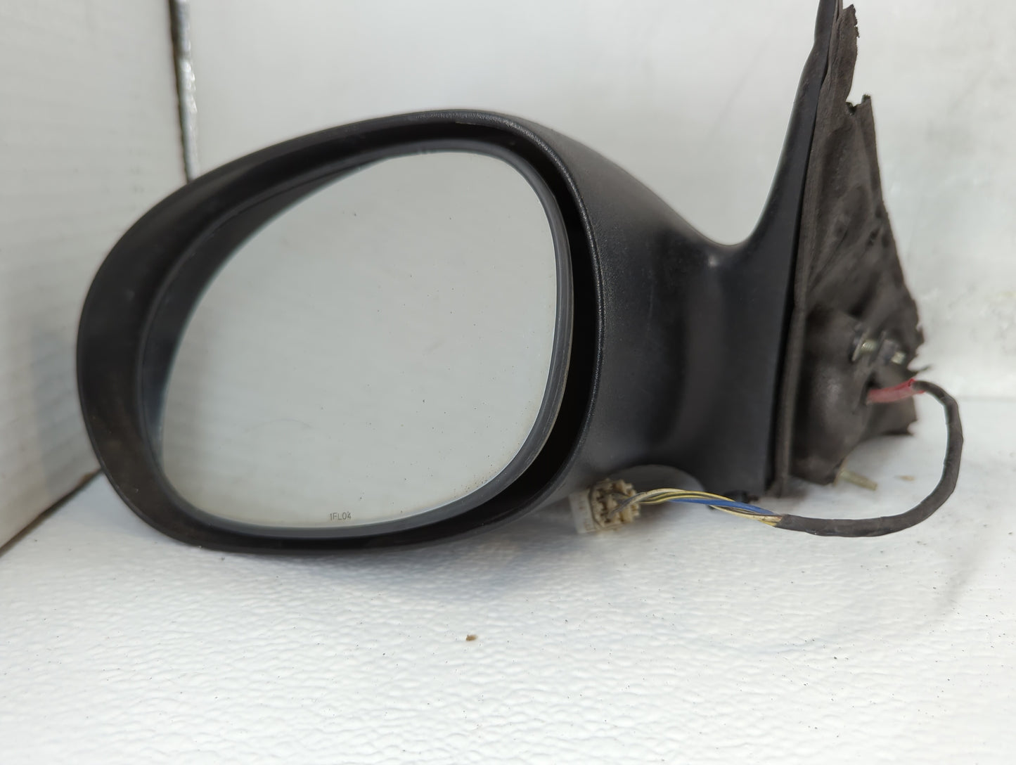 2002-2005 Chrysler Sebring Driver Side View Mirror - Left Door Mirror OEM Used - Oemusedautoparts1.com