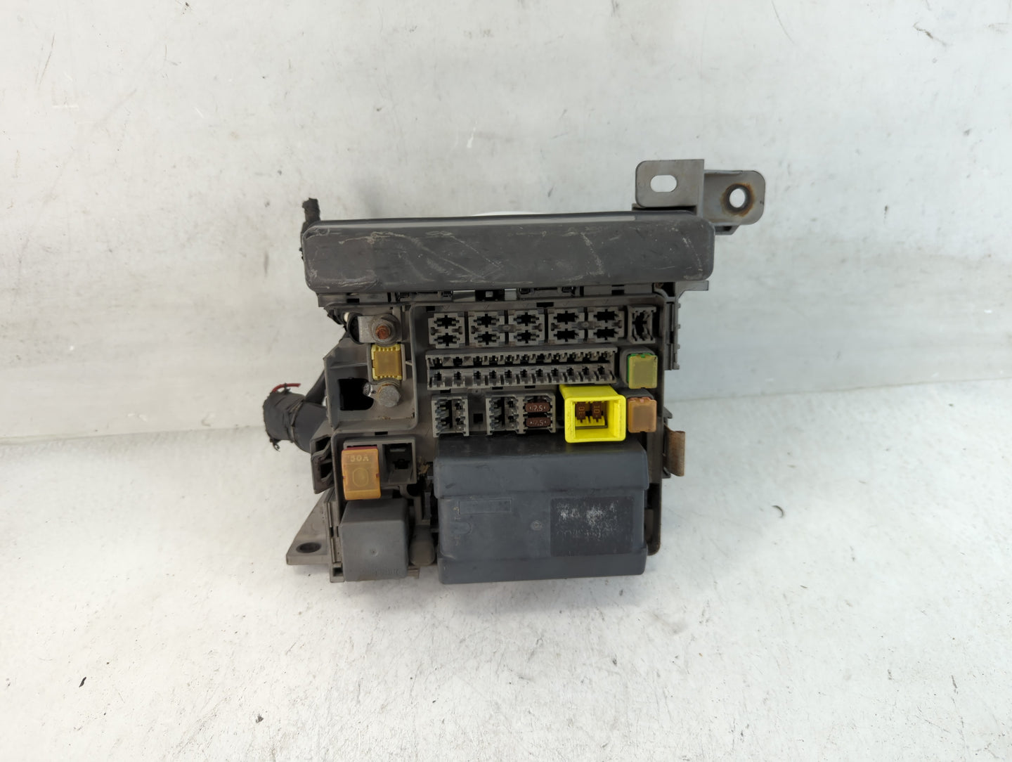 2003-2005 Chrysler Sebring Fusebox Fuse Box Panel Relay Module Fits Fits 2003 2004 2005 OEM Used Auto Parts - Oemusedautopar