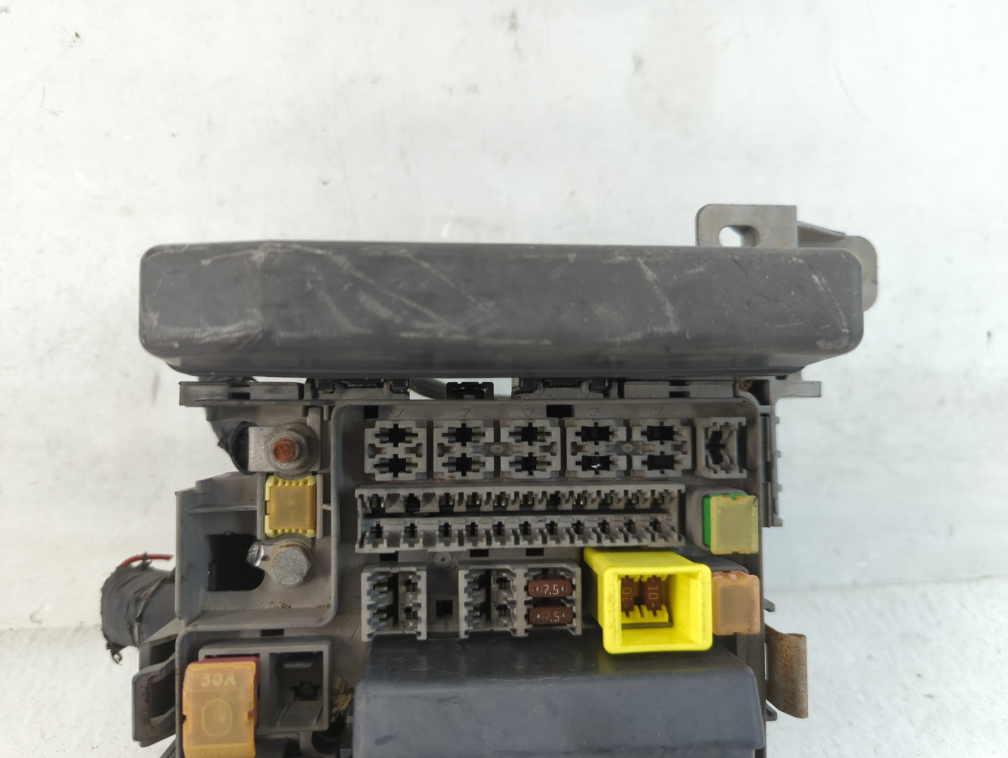 2003-2005 Chrysler Sebring Fusebox Fuse Box Panel Relay Module Fits Fits 2003 2004 2005 OEM Used Auto Parts - Oemusedautopar