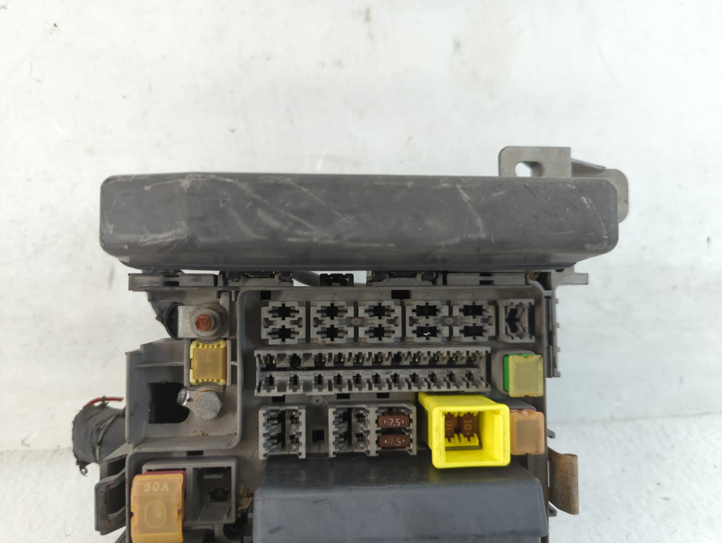 2003-2005 Chrysler Sebring Fusebox Fuse Box Panel Relay Module Fits Fits 2003 2004 2005 OEM Used Auto Parts - Oemusedautopar