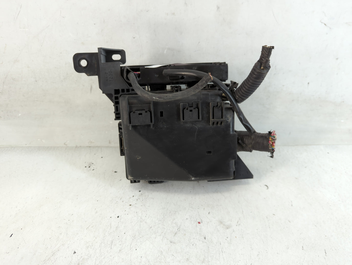 2003-2005 Chrysler Sebring Fusebox Fuse Box Panel Relay Module Fits Fits 2003 2004 2005 OEM Used Auto Parts - Oemusedautopar