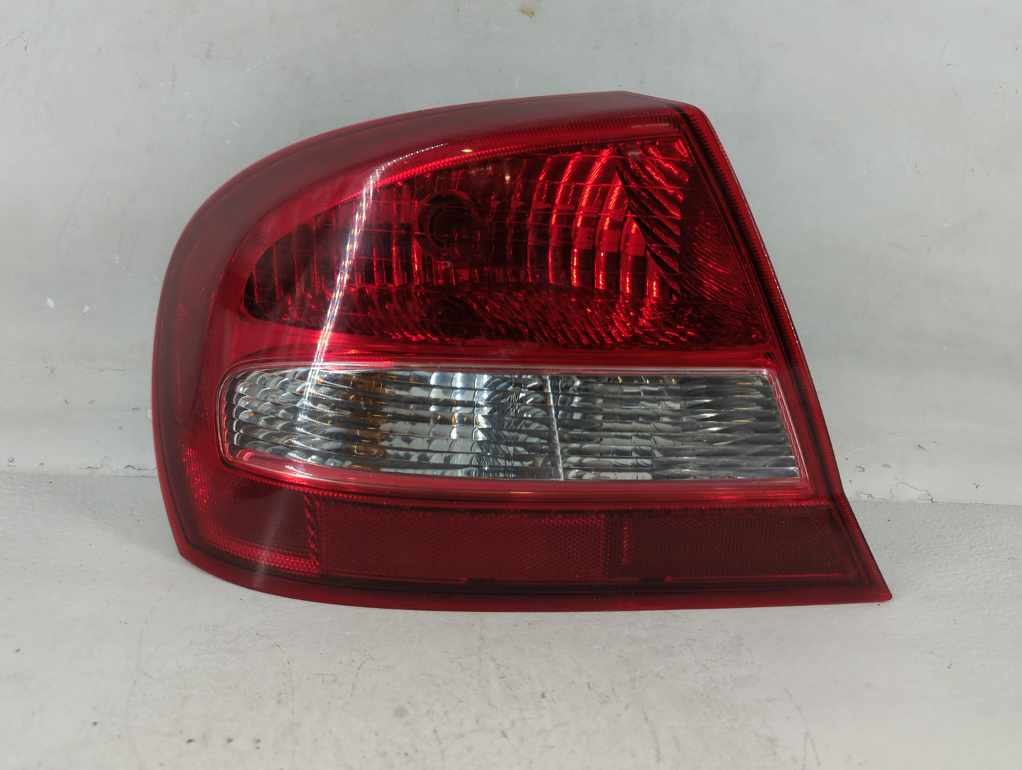 2003-2005 Chrysler Sebring Tail Light Assembly Passenger Right OEM P/N:2XL 939 450 Fits Fits 2003 2004 2005 OEM Used Auto Pa