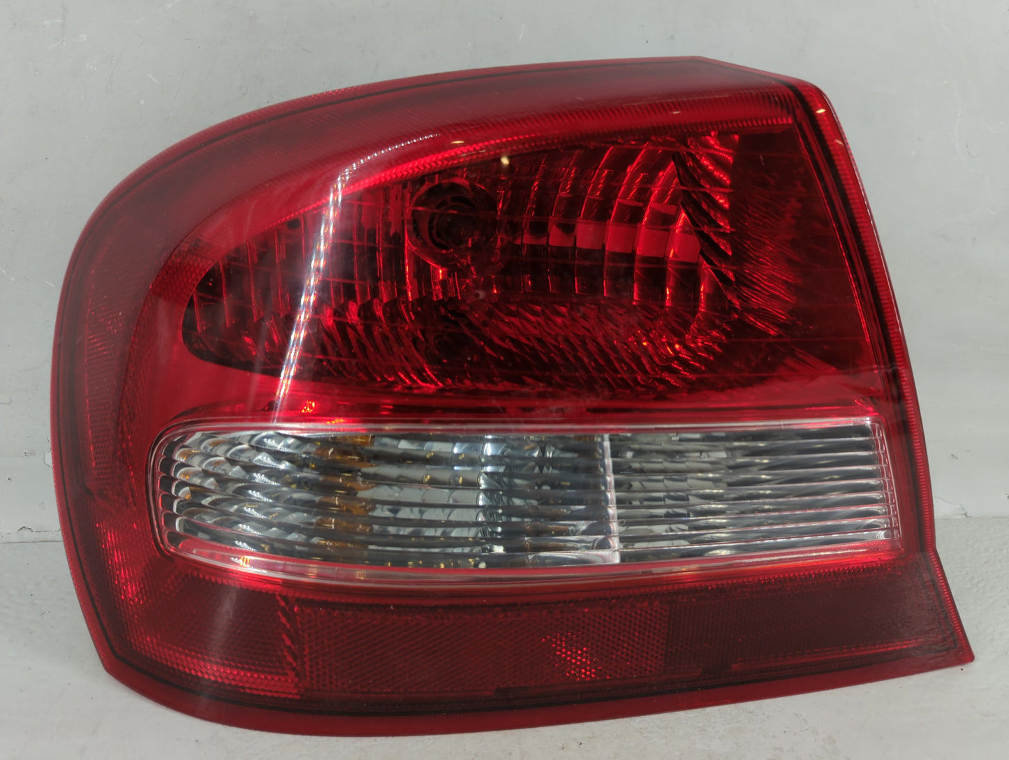2003-2005 Chrysler Sebring Tail Light Assembly Passenger Right OEM P/N:2XL 939 450 Fits Fits 2003 2004 2005 OEM Used Auto Pa