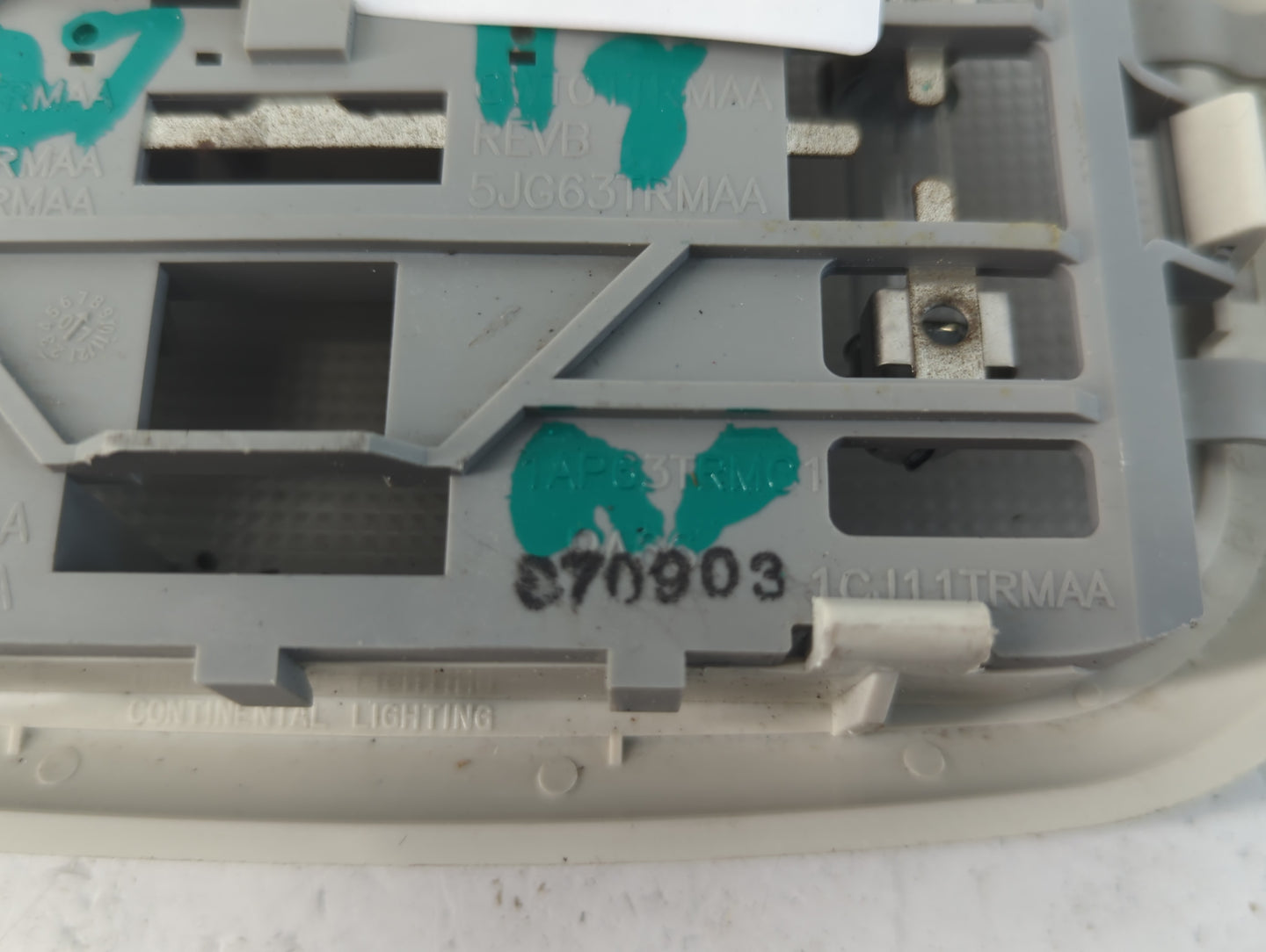 2004 Chrysler Sebring Overhead Roof Console - Oemusedautoparts1.com