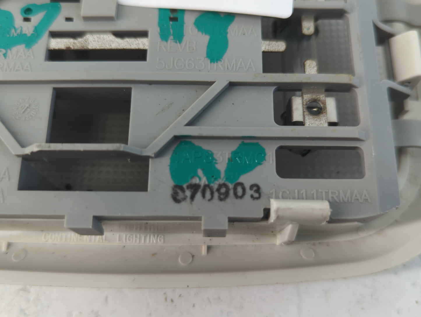 2004 Chrysler Sebring Overhead Roof Console - Oemusedautoparts1.com