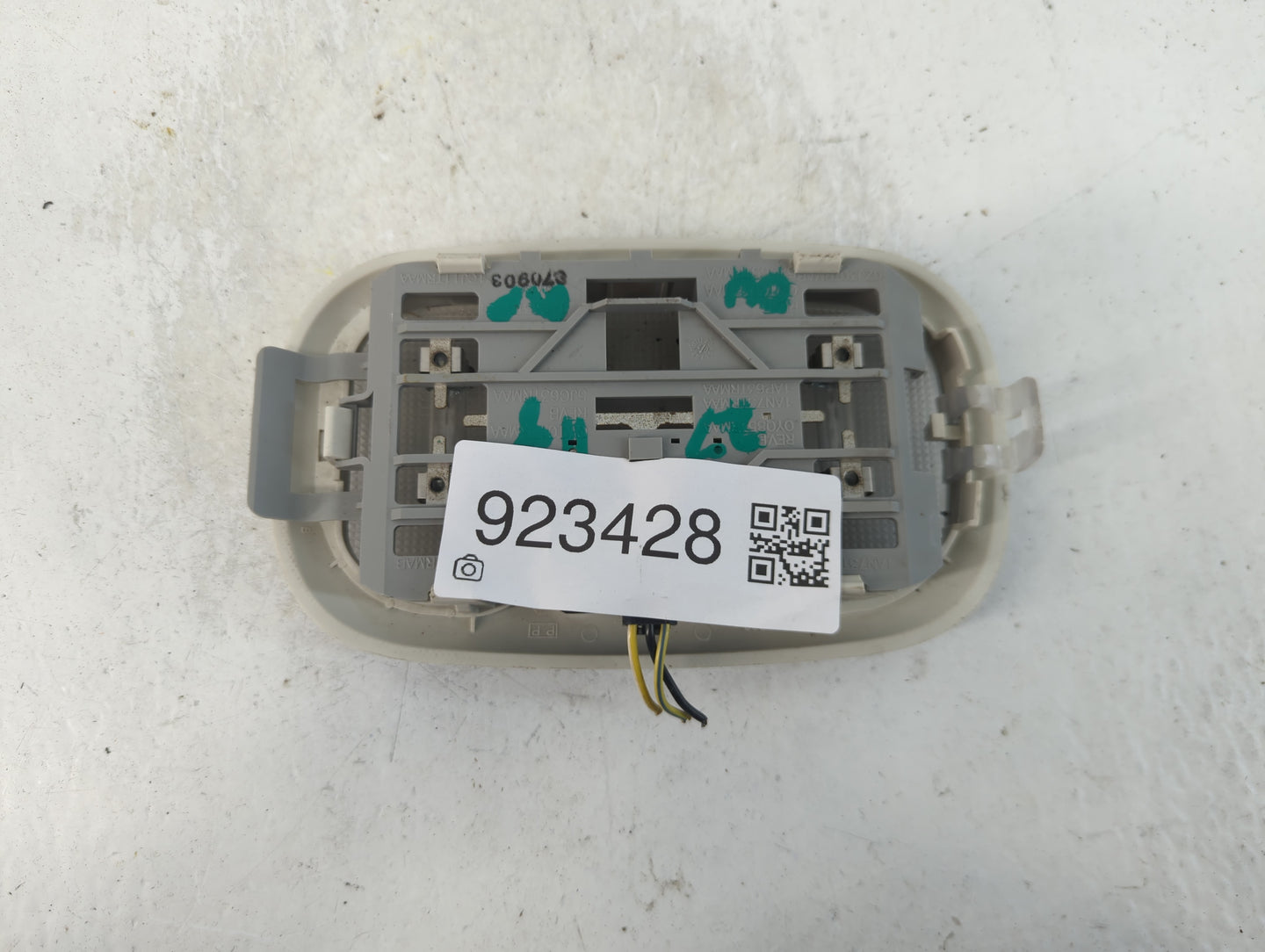 2004 Chrysler Sebring Overhead Roof Console - Oemusedautoparts1.com