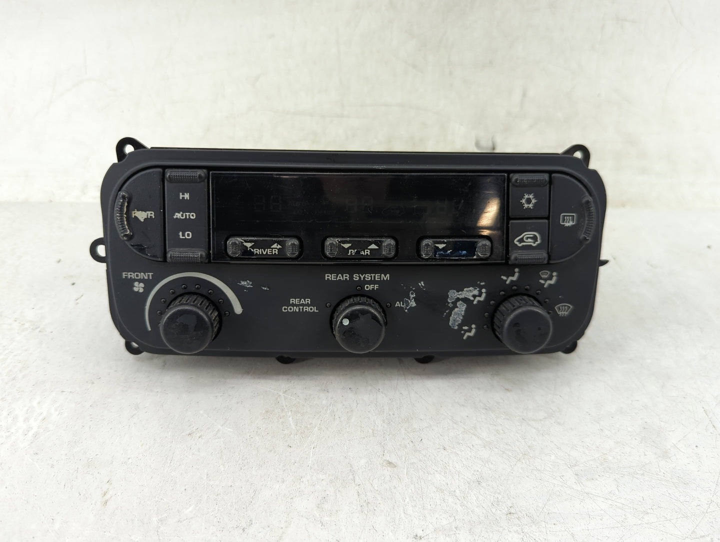 2004 Chrysler Town & Country Climate Control Module Temperature AC/Heater Replacement P/N:12233789 P05005004AK Fits OEM Used