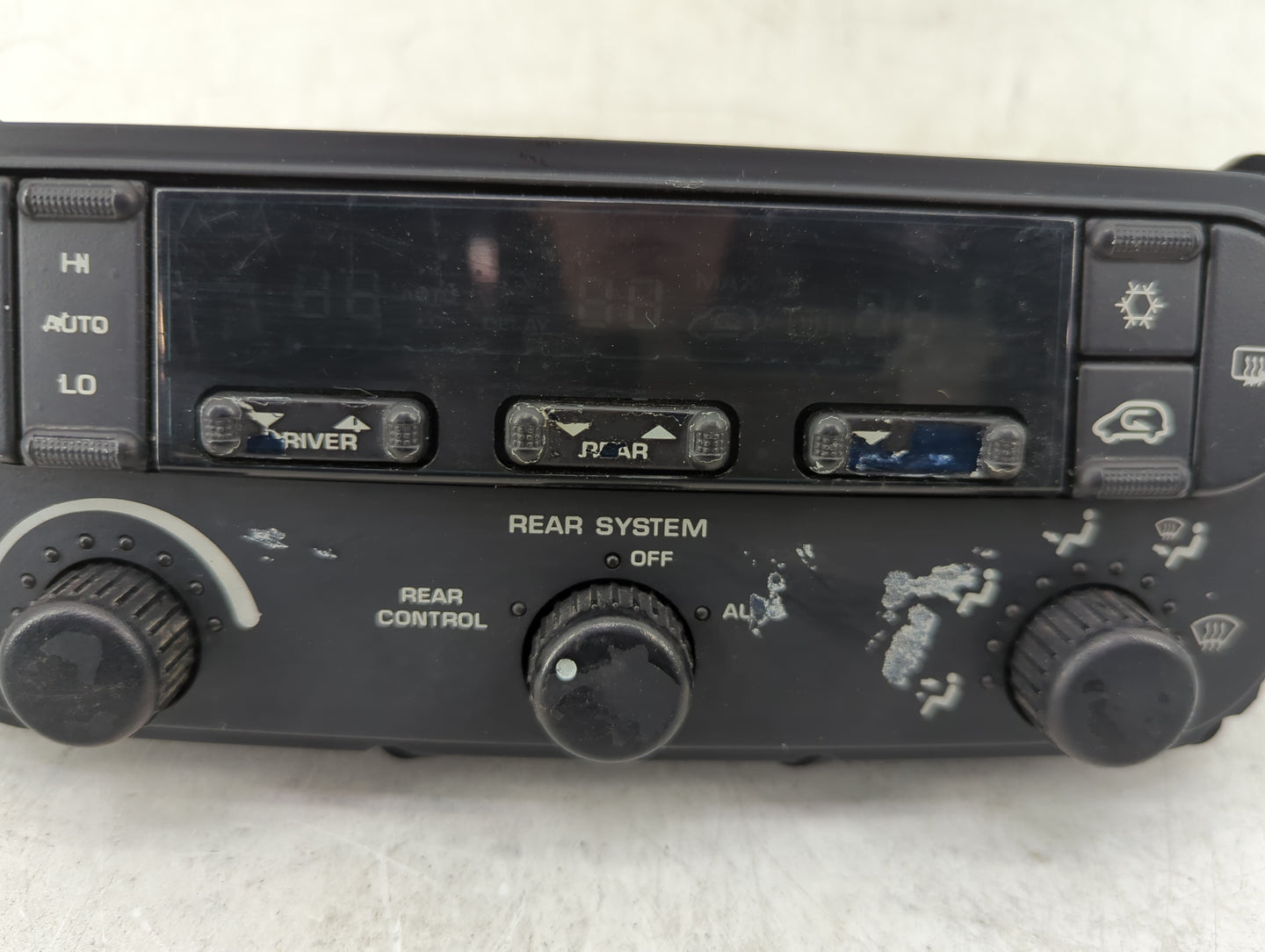 2004 Chrysler Town & Country Climate Control Module Temperature AC/Heater Replacement P/N:12233789 P05005004AK Fits OEM Used